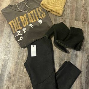 LoveRiche Black suede leggings 💕